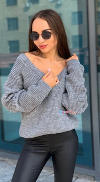 Женский вязаный свитер с большим v-образным вырезом серый Мыс 